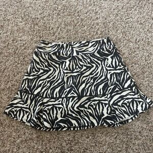 Dona Jo tennis skirt size 2, medium, zebra print.